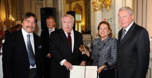 Güler Sabancı'ya Avusturya'dan Ödül