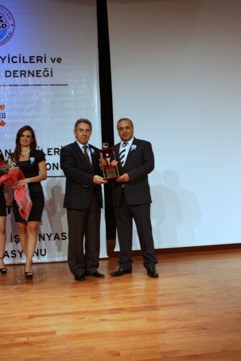 Mesiad'dan Mahfuz Okalin'e Yılın Girişimci İş Adamı Ödülü Verildi