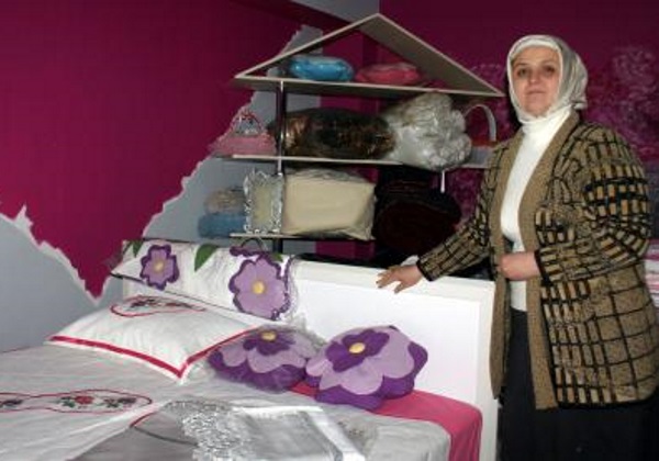 İş Yok Diye Çalışmayan Kocasına İnat Kendi İşini Kurdu!