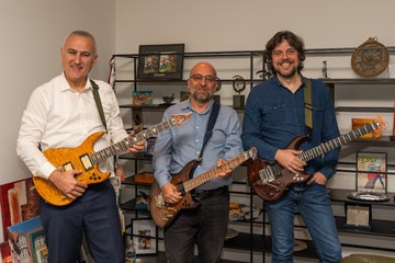 En Gelişmiş Elektro Gitar Shark Gitar 2.5 milyon Euro Yatırım Aldı